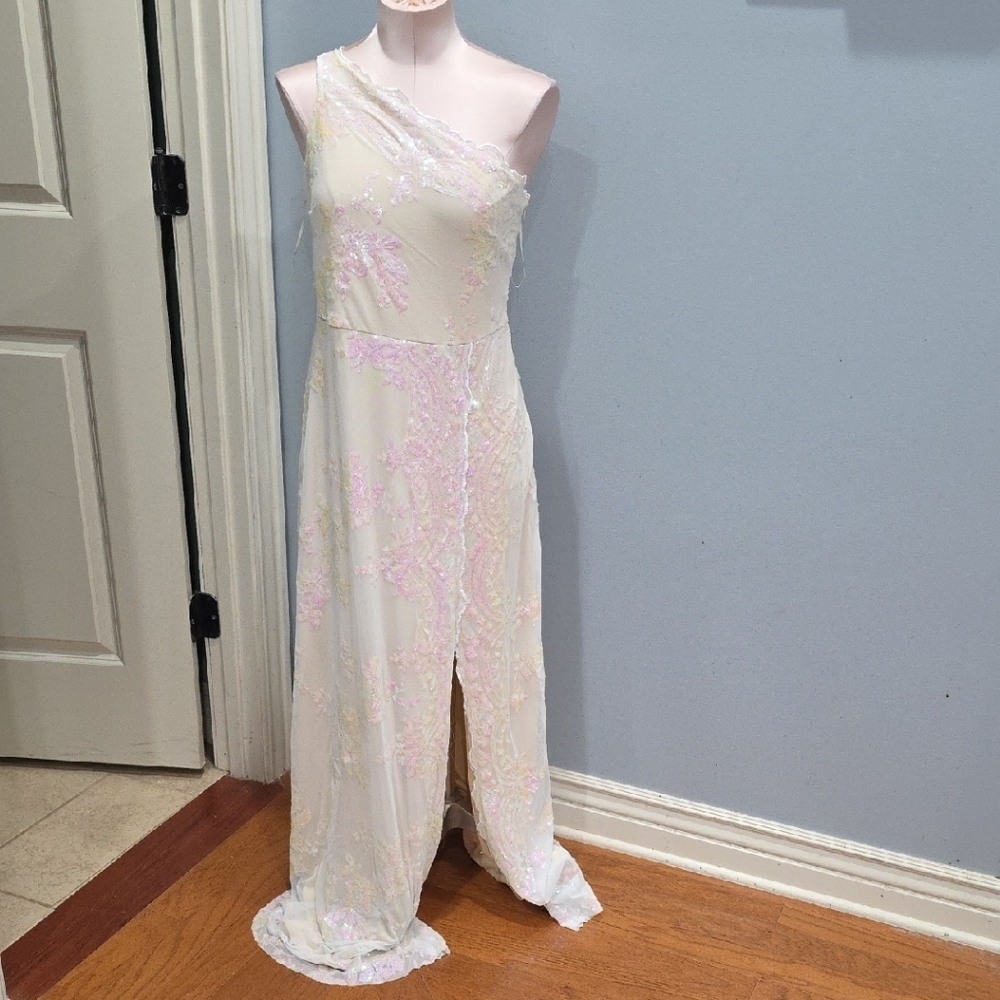 Elegant One-Shoulder Cream‎ Dress